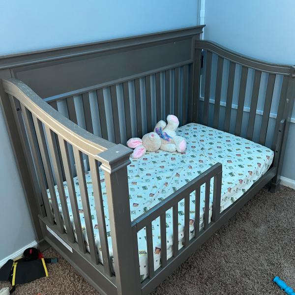 Photo of Crib/toddler bed