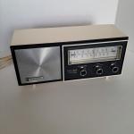 Vintage Panasonic Solid State Table Top Radio Model RE 6137