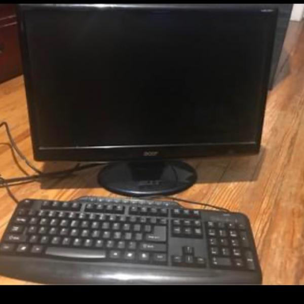Photo of Acer Monitor and keyboard 