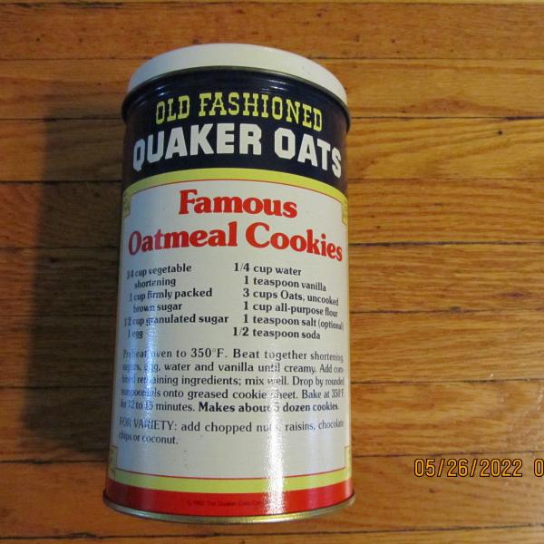 Photo of Old Quaker Oats metal can.