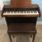 Collector's Item - Vintage Organ!