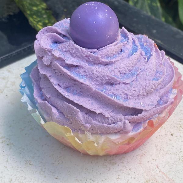 Photo of Bath bomb and bubble bath cupcake