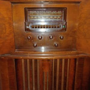 Photo of 1939 RCA Victor Co.: K130 Ch= RC-501A Solid Wood Radio