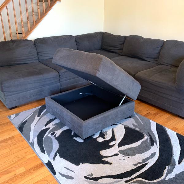 Photo of  Detachable 5 piece sectional & Ottoman with storage