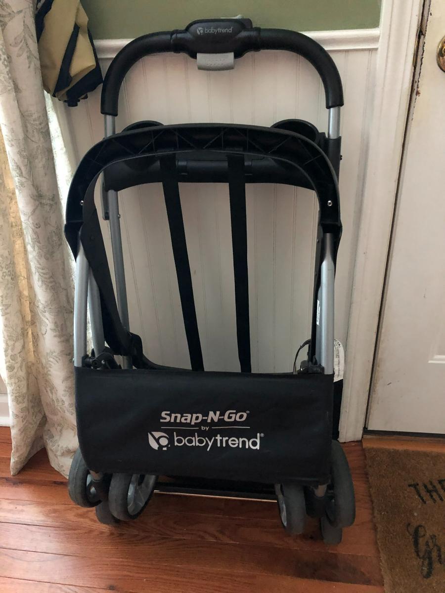 Photo 2 of BabyTrend Snap-N-Go Infant Car Seat/Stroller with two bases