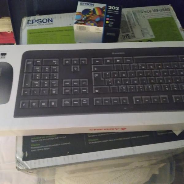 Photo of cordless keyboard and mouse 