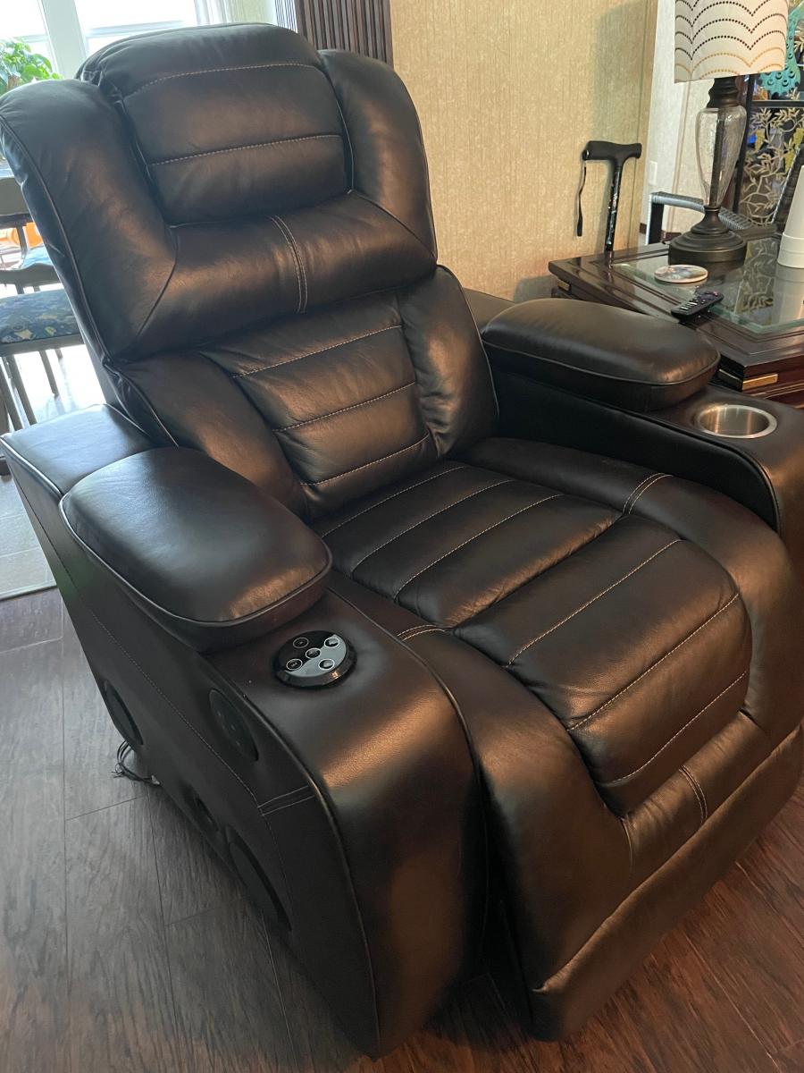 Photo 4 of Like new leather recliner 