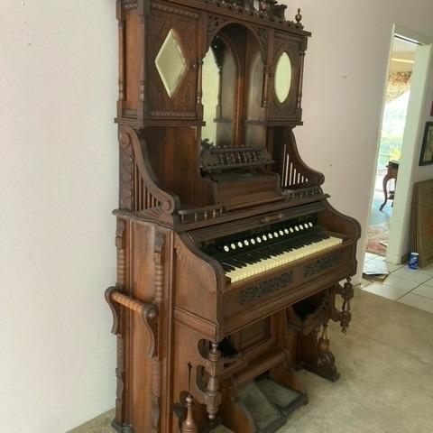 Photo of Antique Organ