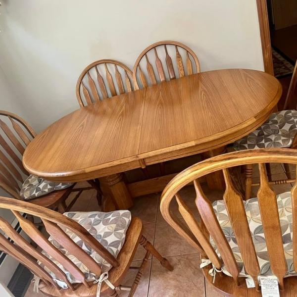 Photo of Oak Round table with 6 chairs 
