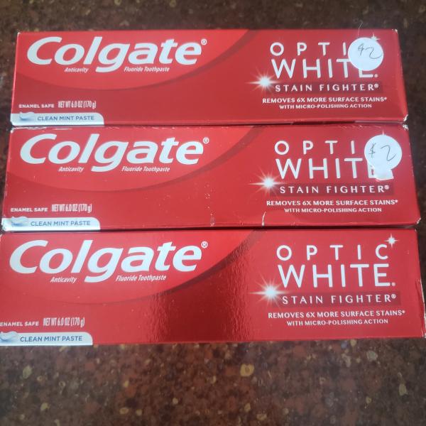 Photo of Colgate Optic white 