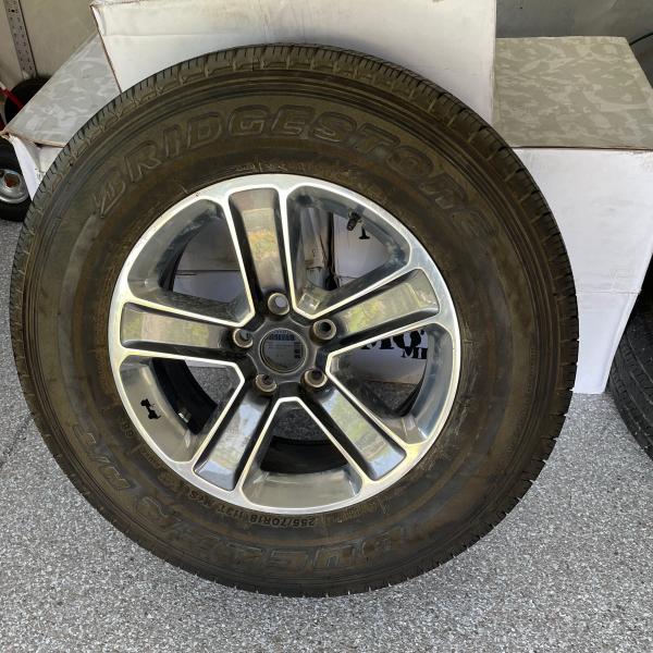 Photo of Jeep 2018 rims and tires