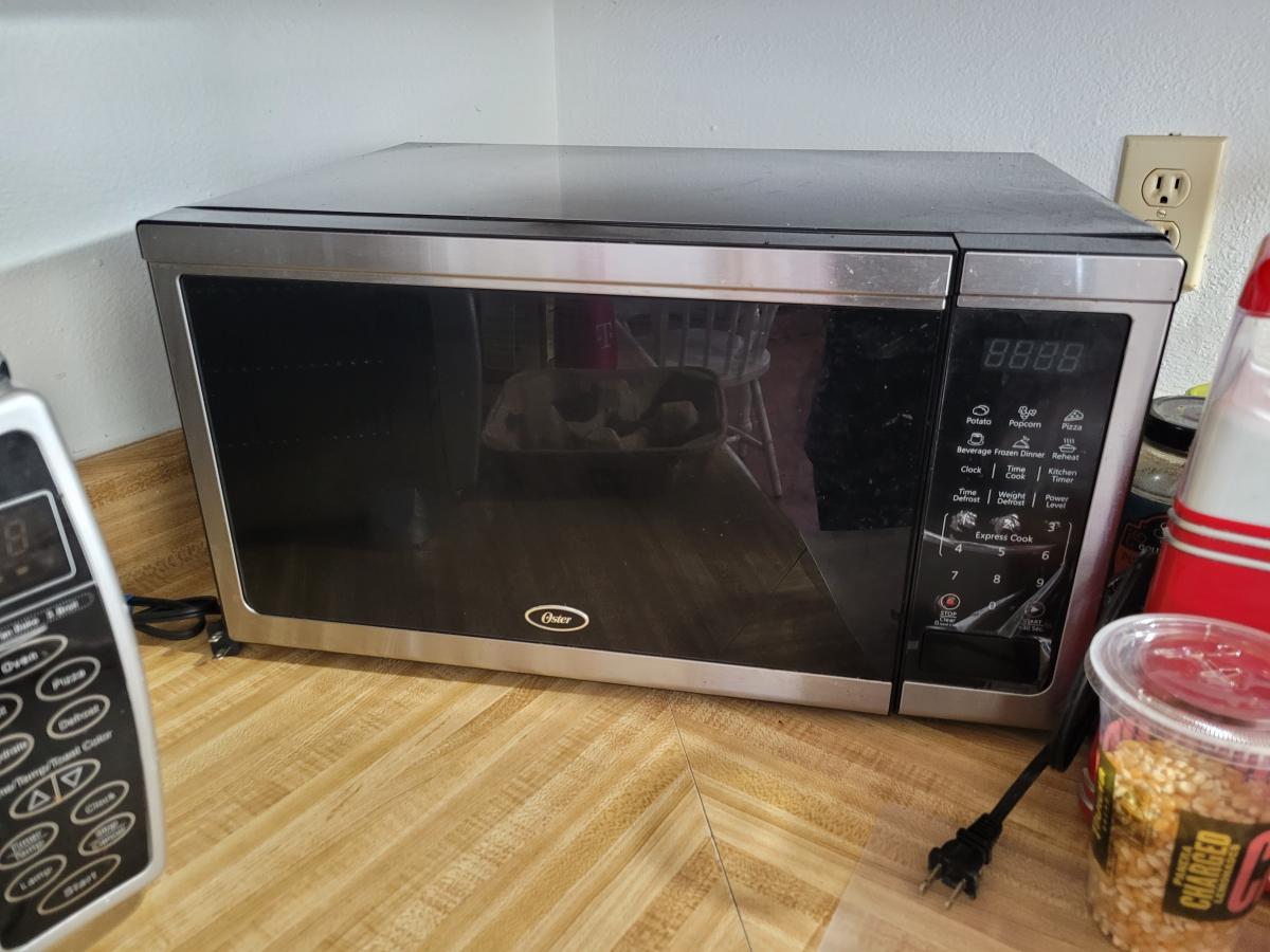 Photo 1 of oster microwave