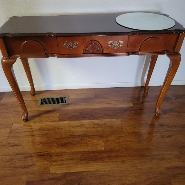 Photo of Sofa/end Table
