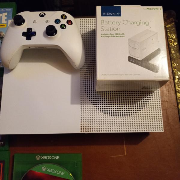Photo of Xbox one s 1Tb and game bundle!