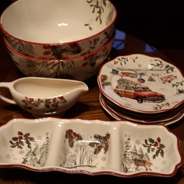 Photo of New Holiday Edition Heritage Collection retired pattern  8 Serving Pieces