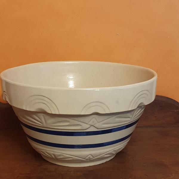 Photo of Roseville, Ohio pottery  14" crockery bowl 