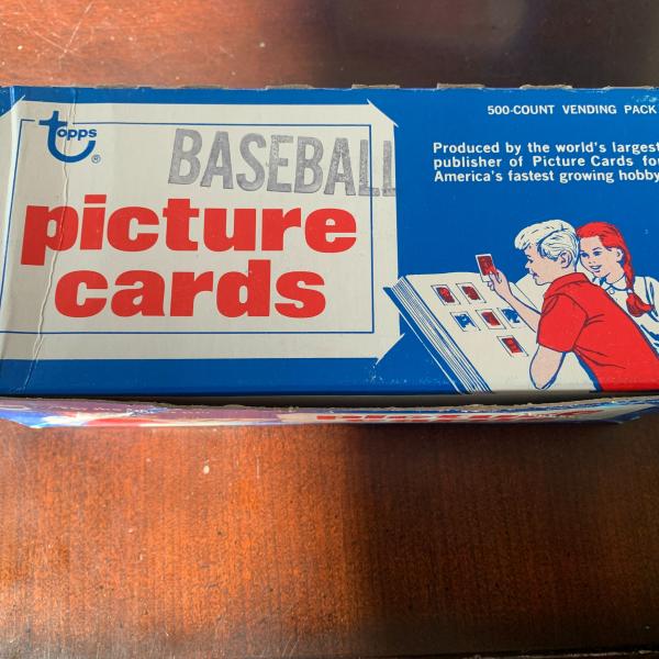 Photo of Lot of 450+ Topps baseball cards with vending box, 1982 GREAT FINDS