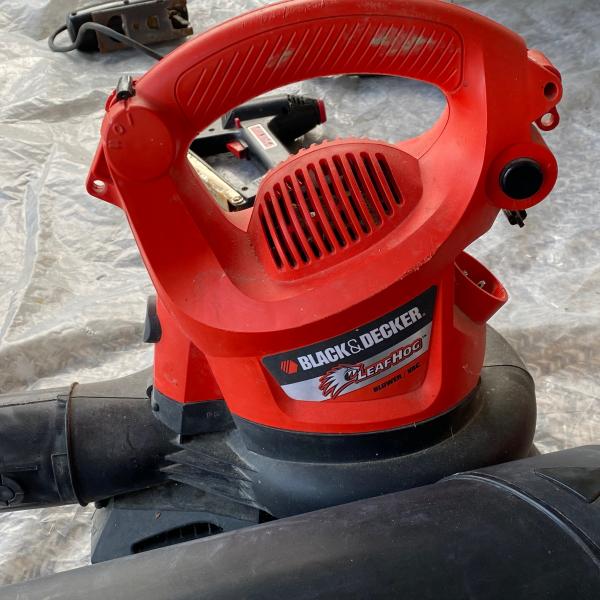 Photo of Black & Decker BV4000 leaf blower/ vacuum
