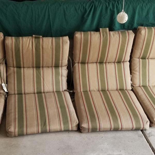 Photo of 4 patio furniture cushions