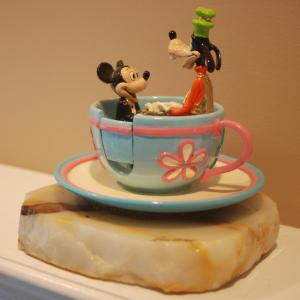 Photo of Ron Lee Figurine features Mickey Mouse and Goofy in Alice’s Tea Cup