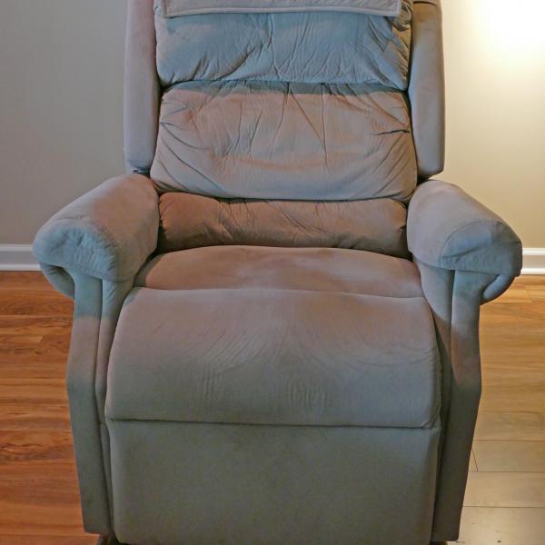Photo of Large Power Lift and Recline Chair