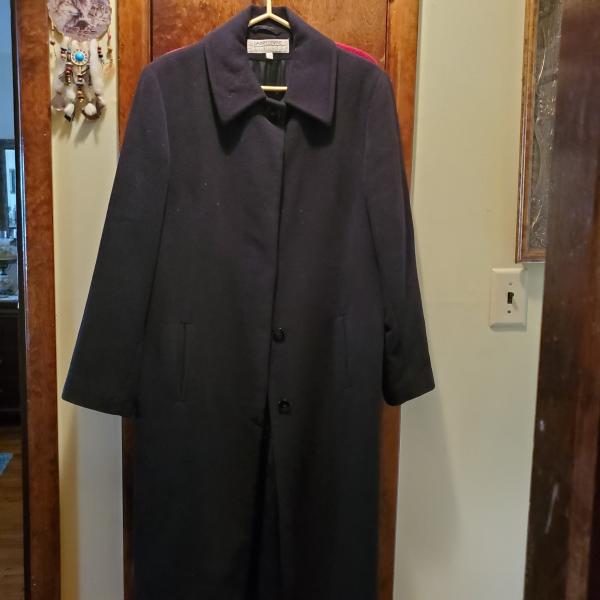 Photo of Black cashmere coat