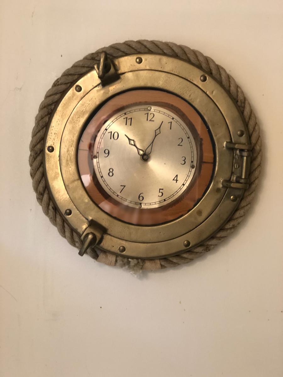 Photo 2 of Vintage solid brass ship porthole clock