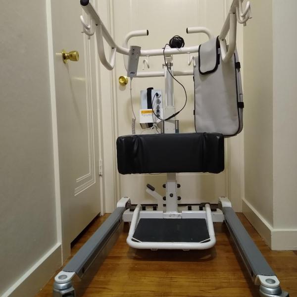 Photo of SIT-TO-STAND PATIENT LIFT