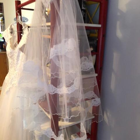 Photo of SIZE 14 WEDDING GOWN AND VEIL