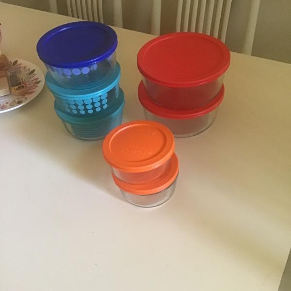 Photo of 7 PYREX COVERED BOWLS