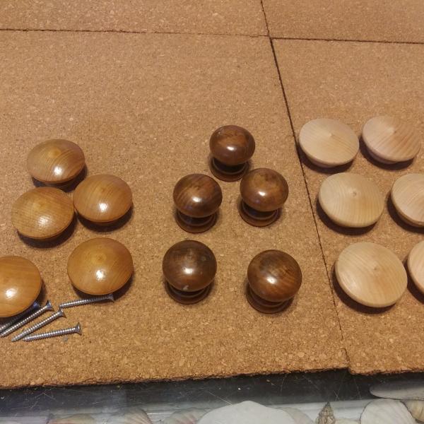 Photo of Assorted Wood Drawer/Cabinet Pulls /Knobs