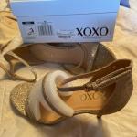 Holiday shoes; gold; size 9
