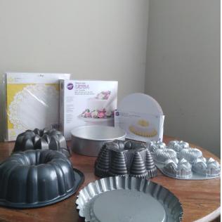 Photo of Cake Bakers Cooking Set (used) 