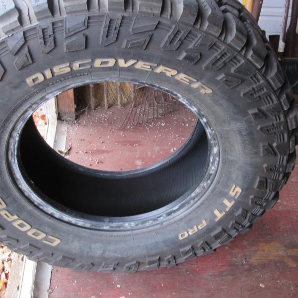 Photo of Set of 4 tires 90% - 295/70R/17