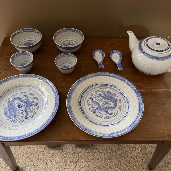 Photo of Chinese dinnerware set