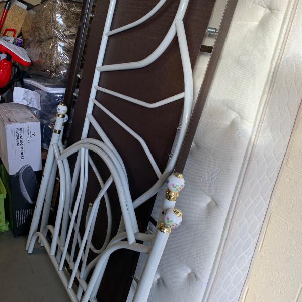 Photo of Twin white day bed $100 