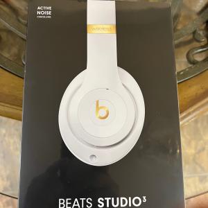 Photo of Beats Studio3 Over-Ear Noise Canceling Bluetooth Wireless (WHITE) NEW