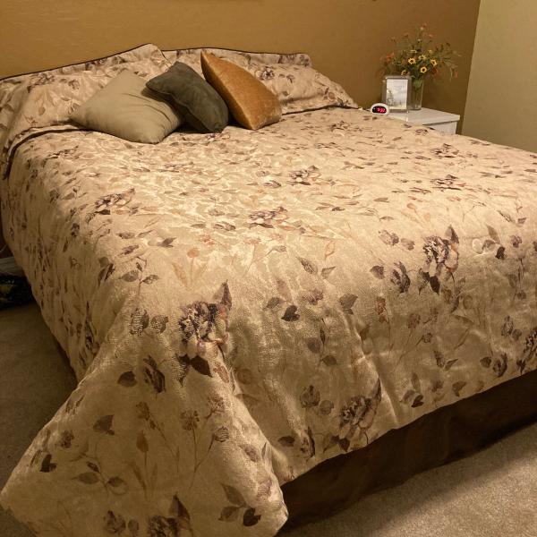 Photo of Cal King Comforter Bedspread 