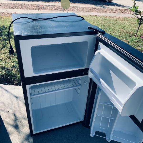 Photo of Igloo Mini Refrigerator 