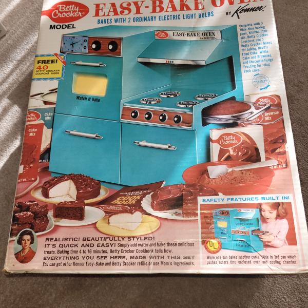 Photo of 1969 Kenner Betty Crocker Easy Bake Oven