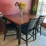 KITCHEN TABLE w/4 chairs & bench