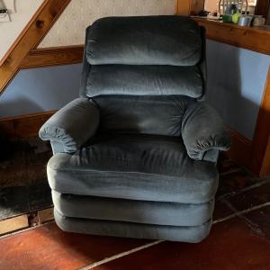 Photo of FREE recliner