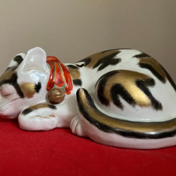 Photo of Calico sleeping cat Japan white with black gold red accents 7 1/2"long 