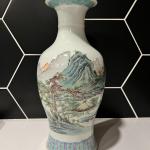Stunning Chinese vase