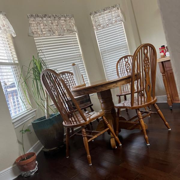 Photo of Dinette table and chairs