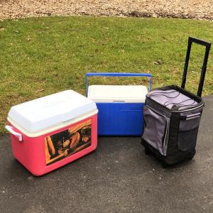 Photo of LOT125M: Rubbermaid & Coleman Coolers