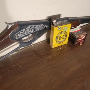 Photo of Vintage Daisy BB Gun and Boxes of BB's (TR-DW)