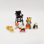 MINATURES - METAL HIGH CHAIR & PLASTIC TOYS