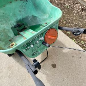 Photo of Scott’s Lawn Seed & Food Spreader