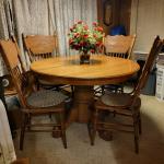 Oak Pedestal Dining Room Table with 4 Chairs